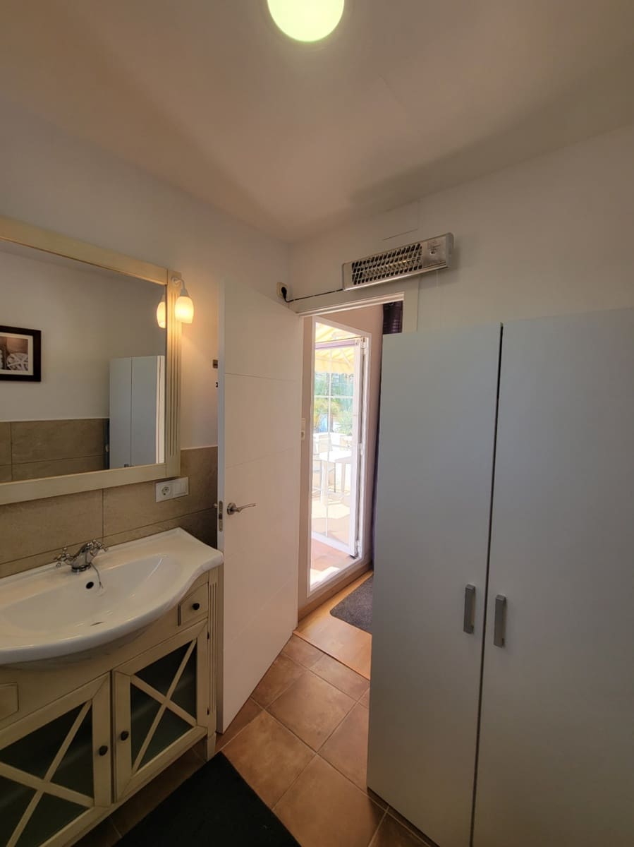 2 soveværelse Villa til salg i Calpe / Calp med swimmingpool garage - € 420.000 (Ref: 9838658)