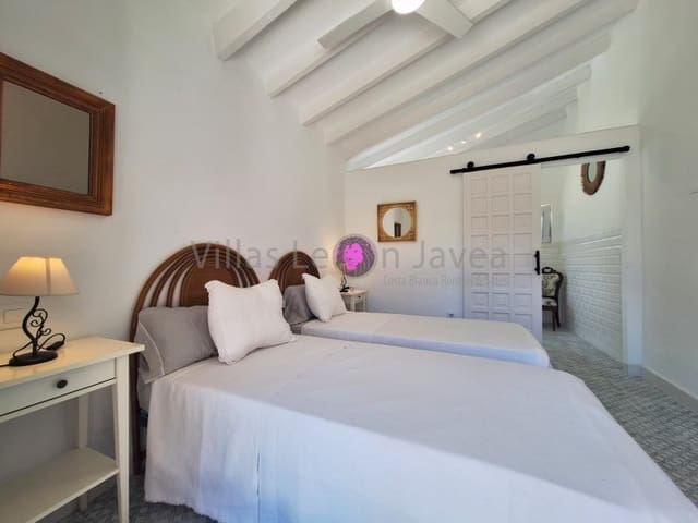 4 bedroom Villa for rent in Cap Martí - El Tossalet - Pinomar, Javea / Xàbia with pool - € 2,200 (Ref: 10158176)