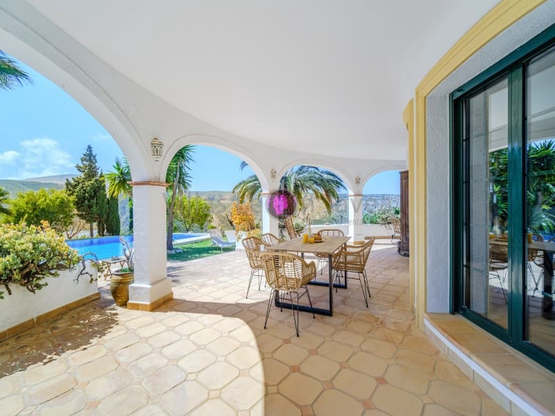 4 bedroom Villa for holiday rental in Javea / Xabia with pool - € 2,075 (Ref: 9605285)