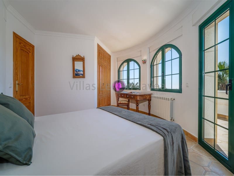 4 bedroom Villa for holiday rental in Javea / Xabia with pool - € 2,075 (Ref: 9605285)