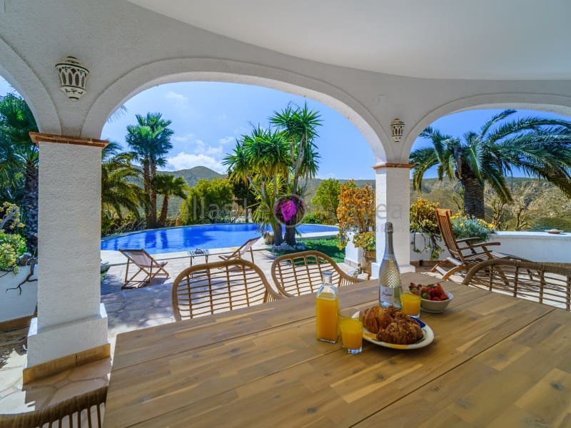 4 bedroom Villa for holiday rental in Javea / Xabia with pool - € 2,075 (Ref: 9605285)