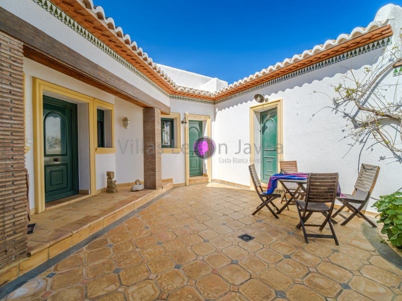 4 bedroom Villa for holiday rental in Javea / Xabia with pool - € 2,075 (Ref: 9605285)