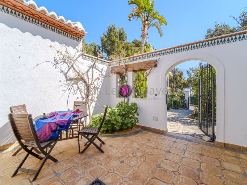 4 bedroom Villa for holiday rental in Javea / Xabia with pool - € 2,075 (Ref: 9605285)