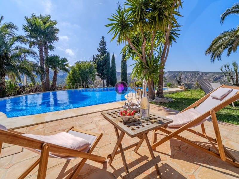 4 bedroom Villa for holiday rental in Javea / Xabia with pool - € 2,075 (Ref: 9605285)