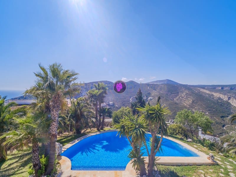 4 bedroom Villa for holiday rental in Javea / Xabia with pool - € 2,075 (Ref: 9605285)