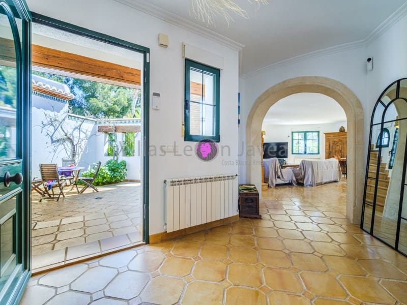 4 bedroom Villa for holiday rental in Javea / Xabia with pool - € 2,075 (Ref: 9605285)