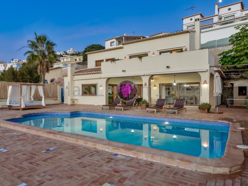 4 makuuhuone Huvila myytävänä paikassa Moraira mukana 
autotalli - 2 950 000 € (Ref: 9605290)