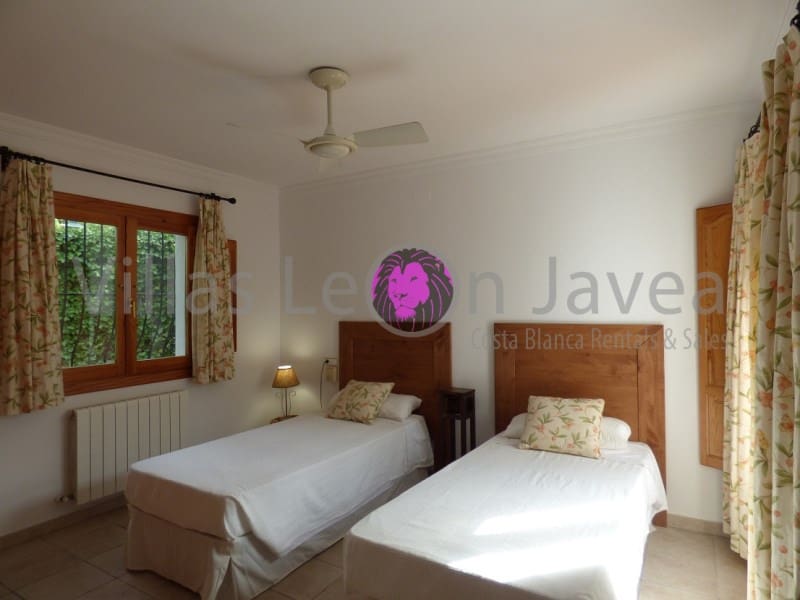 3 slaapkamer Villa te huur in Javea / Xabia met garage - € 1.750 (Ref: 9605293)