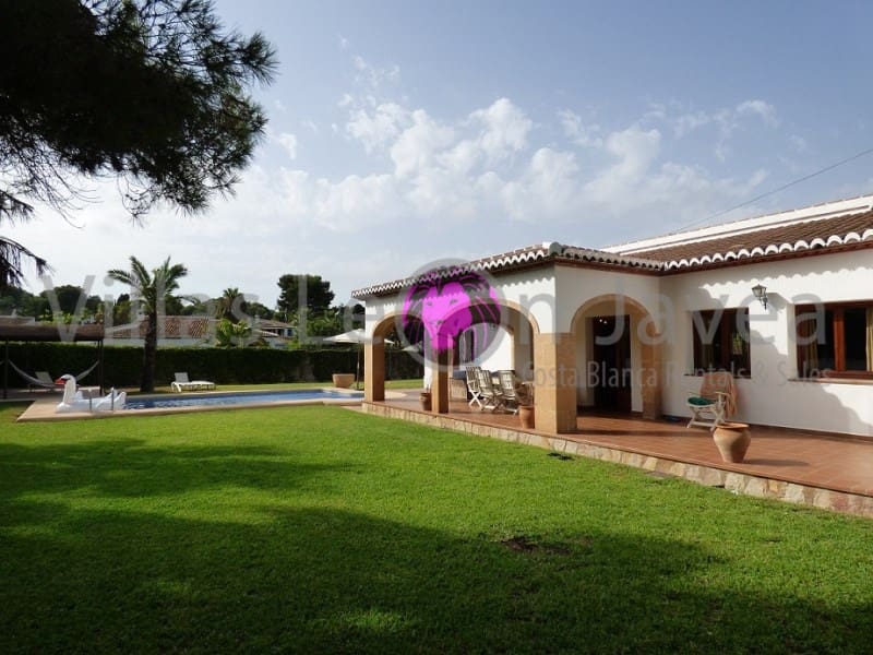 3 slaapkamer Villa te huur in Javea / Xabia met garage - € 1.750 (Ref: 9605293)