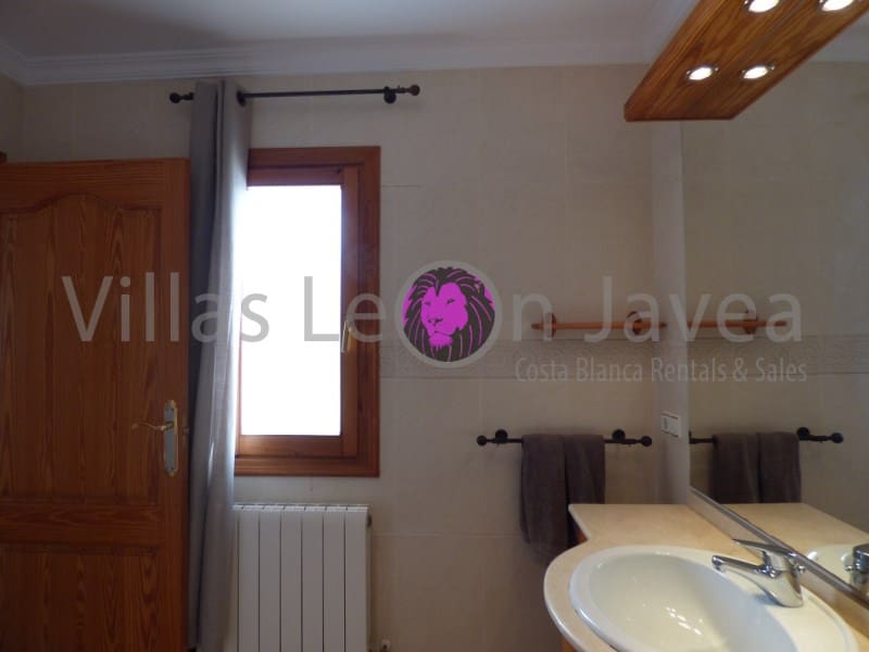 3 slaapkamer Villa te huur in Javea / Xabia met garage - € 1.750 (Ref: 9605293)