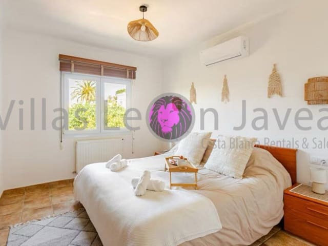 4 Zimmer Villa zu verkaufen in Cap Martí - El Tossalet - Pinomar, Javea / Xàbia mit Pool Garage - 685.000 € (Ref: 9605294)