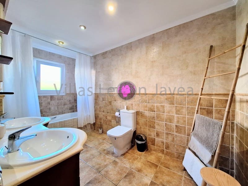 4 Zimmer Villa zu verkaufen in Javea / Xabia mit Pool Garage - 685.000 € (Ref: 9605294)