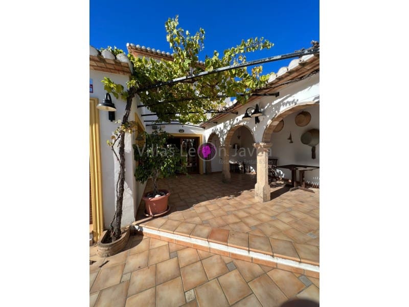 Chalet de 3 habitaciones en Benitachell / Benitatxell en alquiler - 3.500 € (Ref: 9605296)