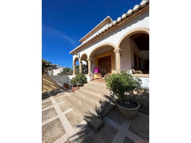 Chalet de 3 habitaciones en Benitachell / Benitatxell en alquiler - 3.500 € (Ref: 9605296)