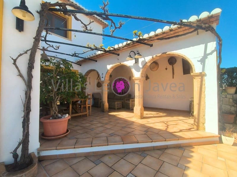 Chalet de 3 habitaciones en Benitachell / Benitatxell en alquiler con piscina - 3.500 € (Ref: 9605296)