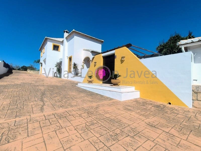 Chalet de 3 habitaciones en Benitachell / Benitatxell en alquiler con piscina - 3.500 € (Ref: 9605296)