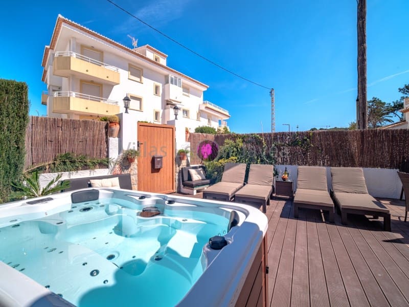 4 bedroom Villa for holiday rental in Javea / Xabia - € 1,170 (Ref: 9605297)