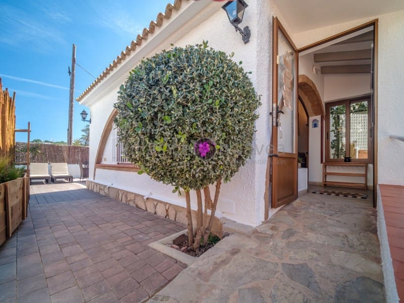 4 bedroom Villa for holiday rental in Javea / Xabia - € 1,170 (Ref: 9605297)