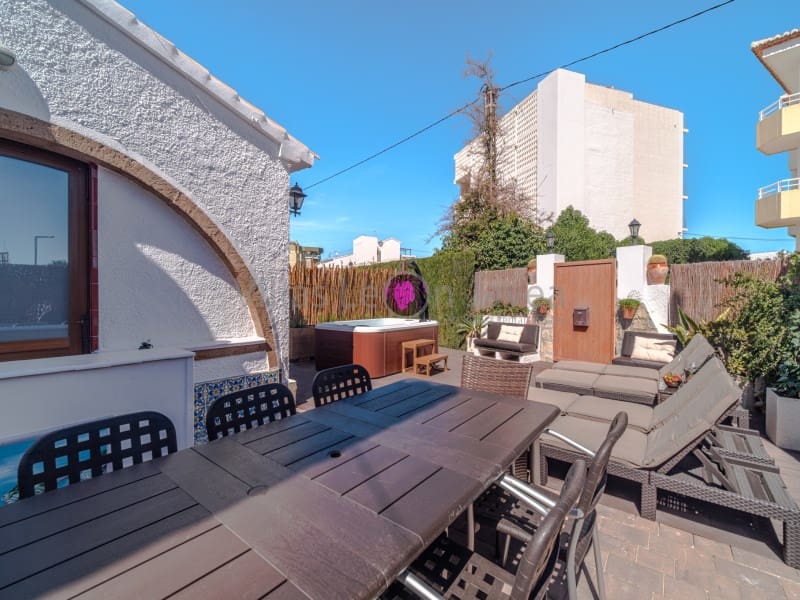 4 bedroom Villa for holiday rental in Javea / Xabia - € 1,170 (Ref: 9605297)