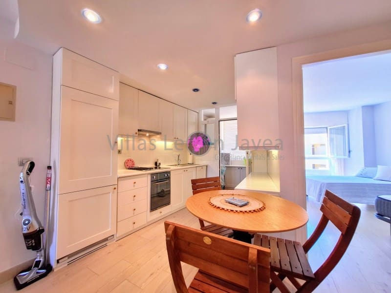 Apartamento de 3 habitaciones en Javea / Xàbia en alquiler con piscina garaje - 1.400 € (Ref: 9723602)