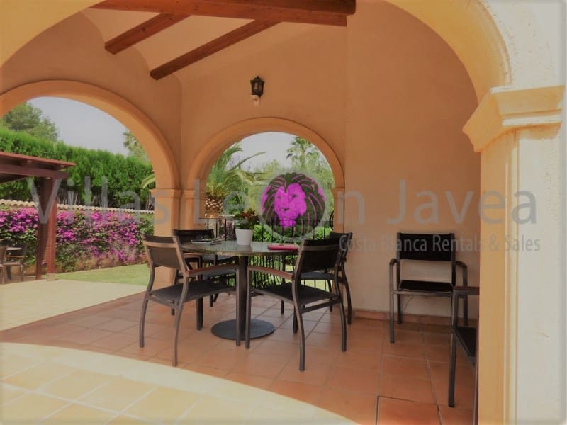 Villa/Maison de 3 chambres à louer à Javea / Xabia avec piscine - 2 000 € (Ref: 9723603)