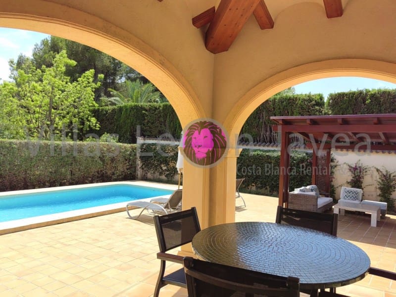 Villa/Maison de 3 chambres à louer à Javea / Xabia avec piscine - 2 000 € (Ref: 9723603)