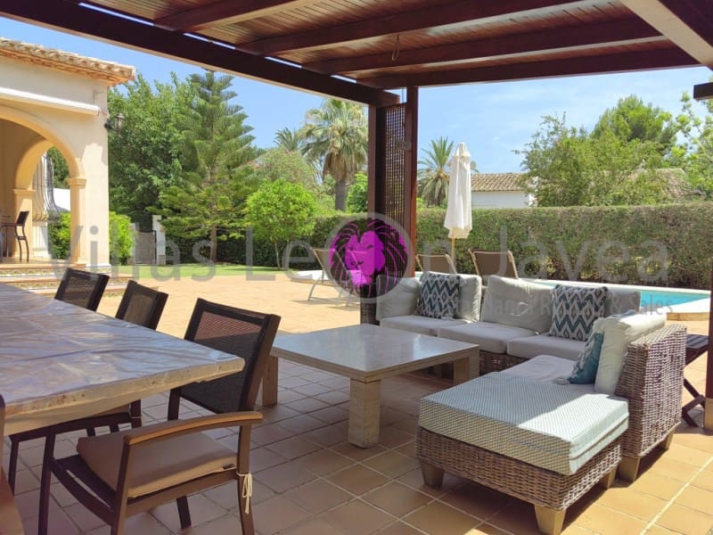 Villa/Maison de 3 chambres à louer à Javea / Xabia avec piscine - 2 000 € (Ref: 9723603)