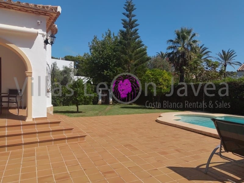 Villa/Maison de 3 chambres à louer à Javea / Xabia avec piscine - 2 000 € (Ref: 9723603)