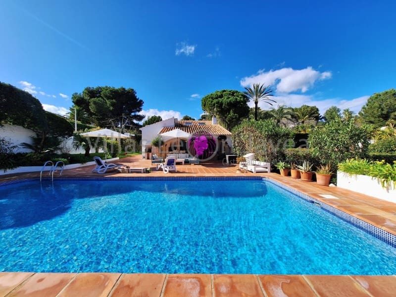 Villa/Maison de 3 chambres à louer à Javea / Xabia avec piscine - 1 750 € (Ref: 9723607)