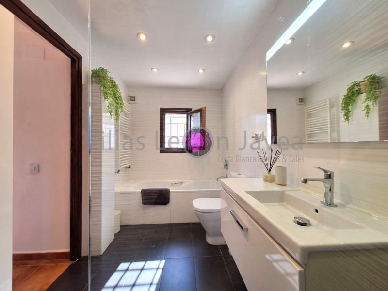 Villa/Maison de 3 chambres à louer à Javea / Xabia avec piscine - 1 750 € (Ref: 9723607)