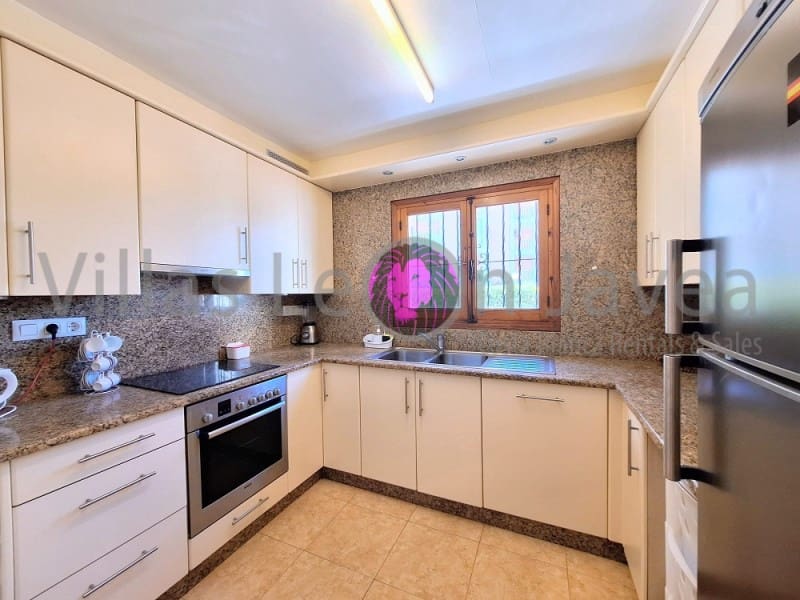 3 soveværelse Byhus til leje i Javea / Xabia med swimmingpool garage - € 1.200 (Ref: 9790956)