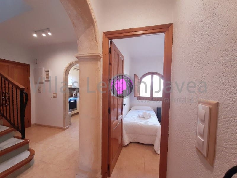 3 soveværelse Byhus til leje i Javea / Xabia med swimmingpool garage - € 1.200 (Ref: 9790956)