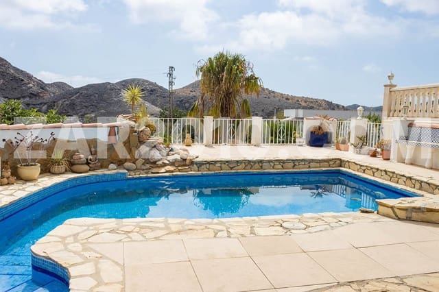 Chalet de 4 habitaciones en Mojácar en venta con piscina garaje - 350.000 € (Ref: 10014106)