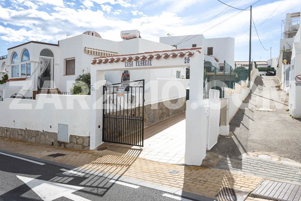 Chalet de 4 habitaciones en Mojácar en venta con garaje - 450.000 € (Ref: 10054300)