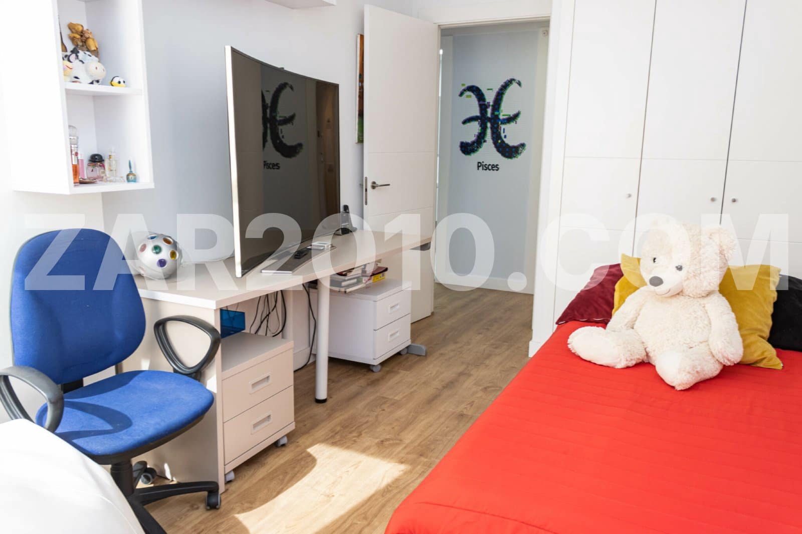 4 makuuhuone Huoneisto myytävänä paikassa Almeria kaupunki mukana uima-altaan 
autotalli - 450 000 € (Ref: 10160097)
