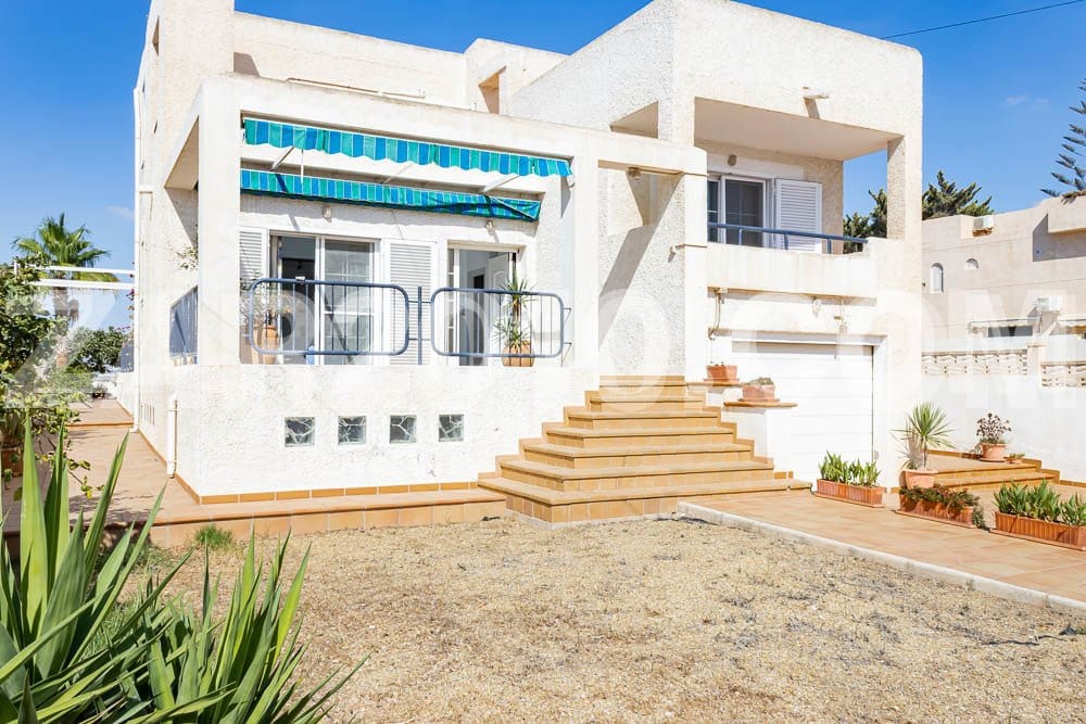 4 Zimmer Villa zu verkaufen in Garrucha mit Garage - 550.000 € (Ref: 8545457)