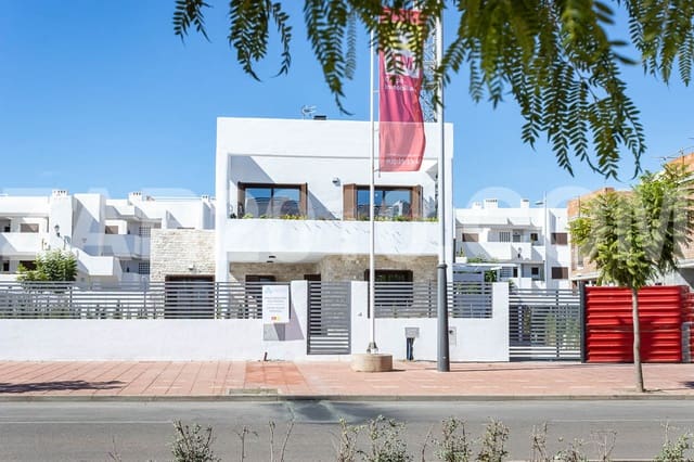 Chalet de 3 habitaciones en San Juan de los Terreros, Pulpí en venta con piscina garaje - 447.000 € (Ref: 8552859)
