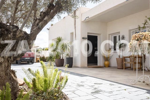 4 bedroom Villa for sale in La Algarrobina, Cuevas del Almanzora with pool garage - € 650,000 (Ref: 8881099)