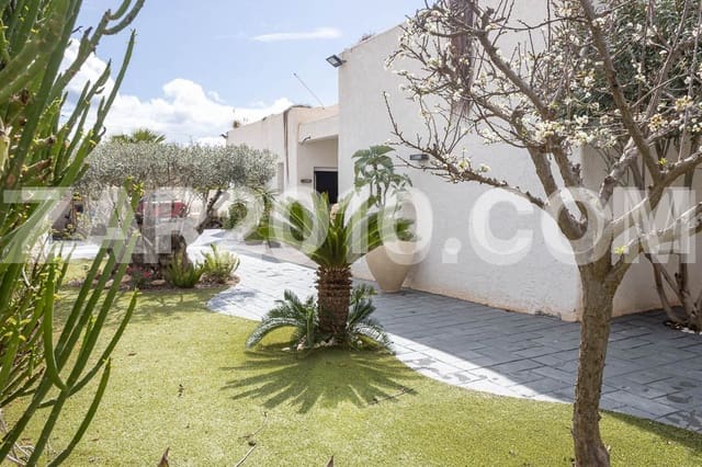 4 bedroom Villa for sale in La Algarrobina, Cuevas del Almanzora with pool garage - € 650,000 (Ref: 8881099)