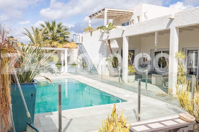 4 bedroom Villa for sale in La Algarrobina, Cuevas del Almanzora with pool garage - € 650,000 (Ref: 8881099)