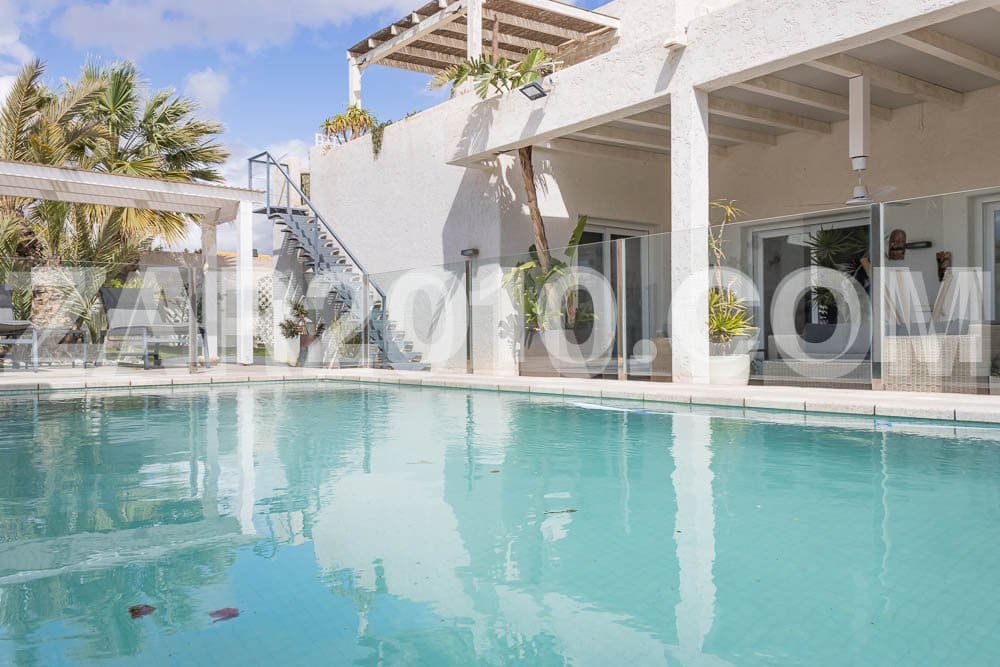 4 soverom Villa til salgs i Cuevas del Almanzora med svømmebasseng garasje - € 650 000 (Ref: 8881099)