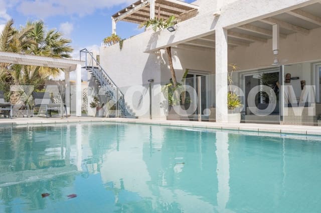 4 bedroom Villa for sale in La Algarrobina, Cuevas del Almanzora with pool garage - € 650,000 (Ref: 8881099)