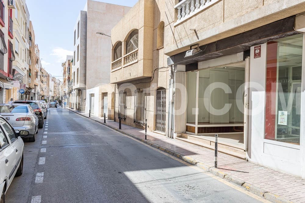 1 quarto Comercial para arrendar em Garrucha - 1 300 € (Ref: 9278367)