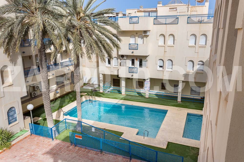 3 sypialnia Penthouse na sprzedaż w Garrucha z basenem - 180 000 € (Ref: 9782505)