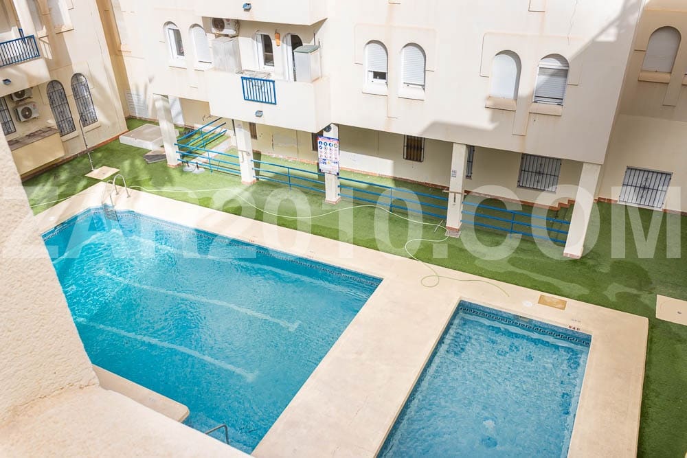 3 sypialnia Penthouse na sprzedaż w Garrucha z basenem - 180 000 € (Ref: 9782505)