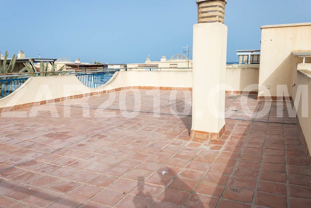 3 sypialnia Penthouse na sprzedaż w Garrucha z basenem - 180 000 € (Ref: 9782505)