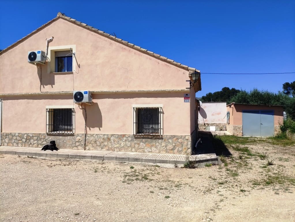 5 soveværelse Finca/Landehus til salg i Ontinyent med swimmingpool garage - € 295.000 (Ref: 3615452)