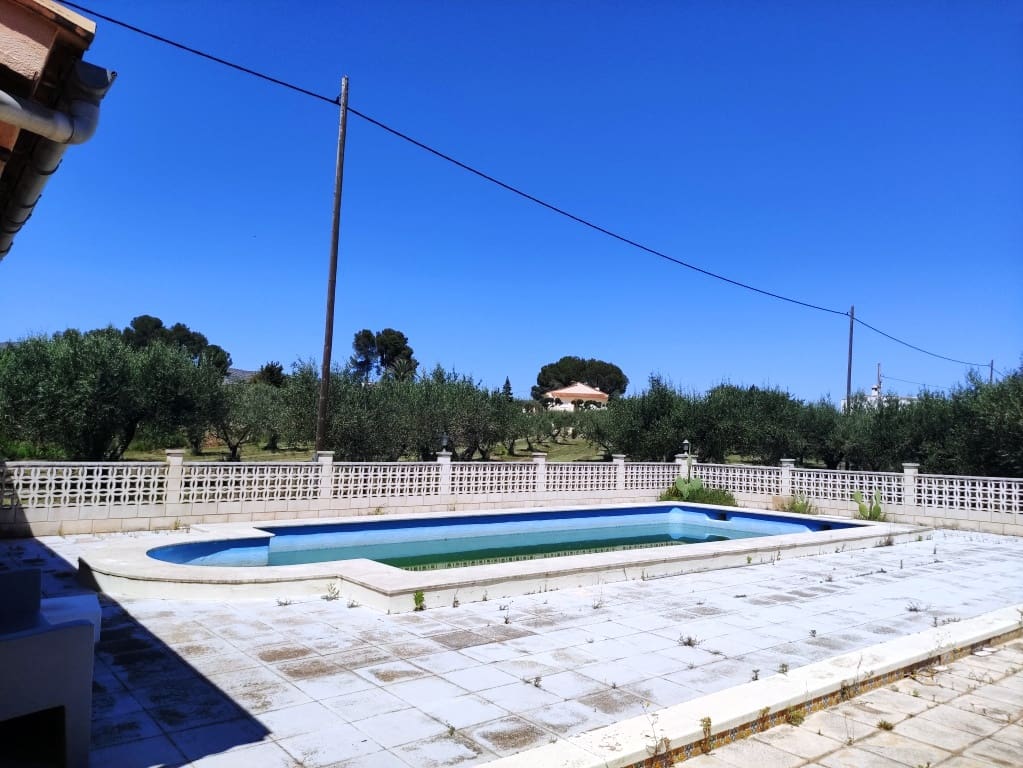 5 soveværelse Finca/Landehus til salg i Ontinyent med swimmingpool garage - € 295.000 (Ref: 3615452)