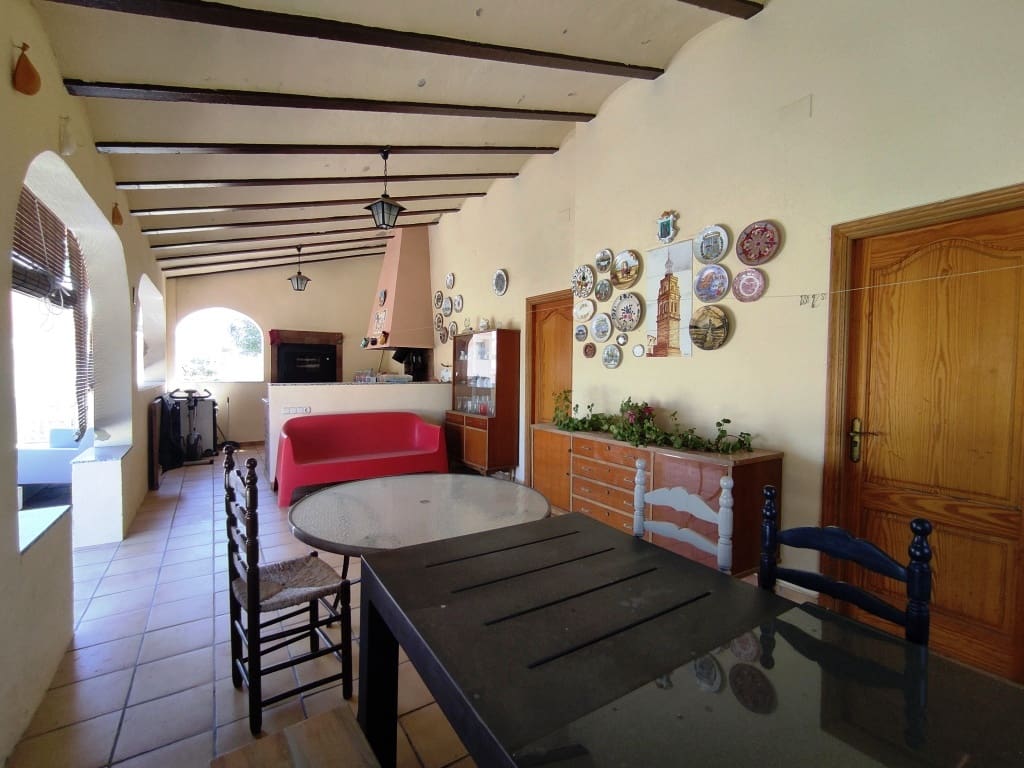 5 soveværelse Finca/Landehus til salg i Ontinyent med swimmingpool garage - € 295.000 (Ref: 3615452)