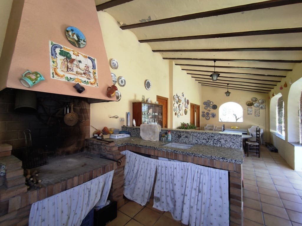 5 soveværelse Finca/Landehus til salg i Ontinyent med swimmingpool garage - € 295.000 (Ref: 3615452)